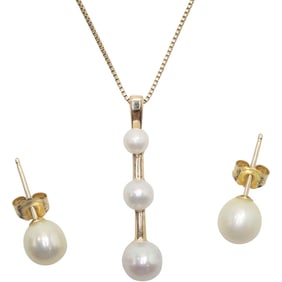 14K Gold 20 in. Chain .07 dwt Necklace with 3 Freshwater Cultured Pearl Pendant marked Fuji 10K,