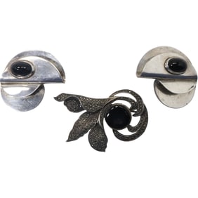 Sam Davis Sterling Silver Black Onyx and Marcasite Pin 2 1/2 in. x 2 in.; .925 Sterling Silver