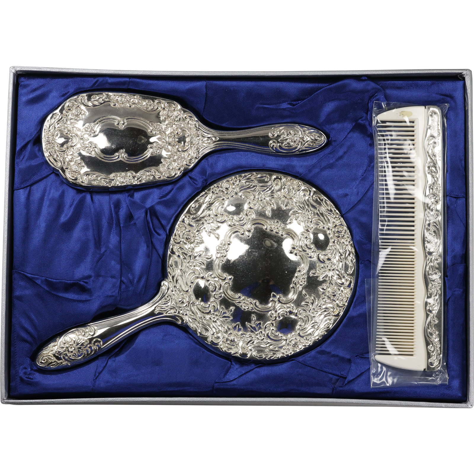 3-Piece Dresser Set: Towel Silversmiths n Box, Hand Mirror, Brush, Comb (1 of 13)
