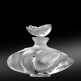 Signed LALIQUE FRANCE Samoa Crystal Glass Perfume Bottle 3 in. x 4 in.