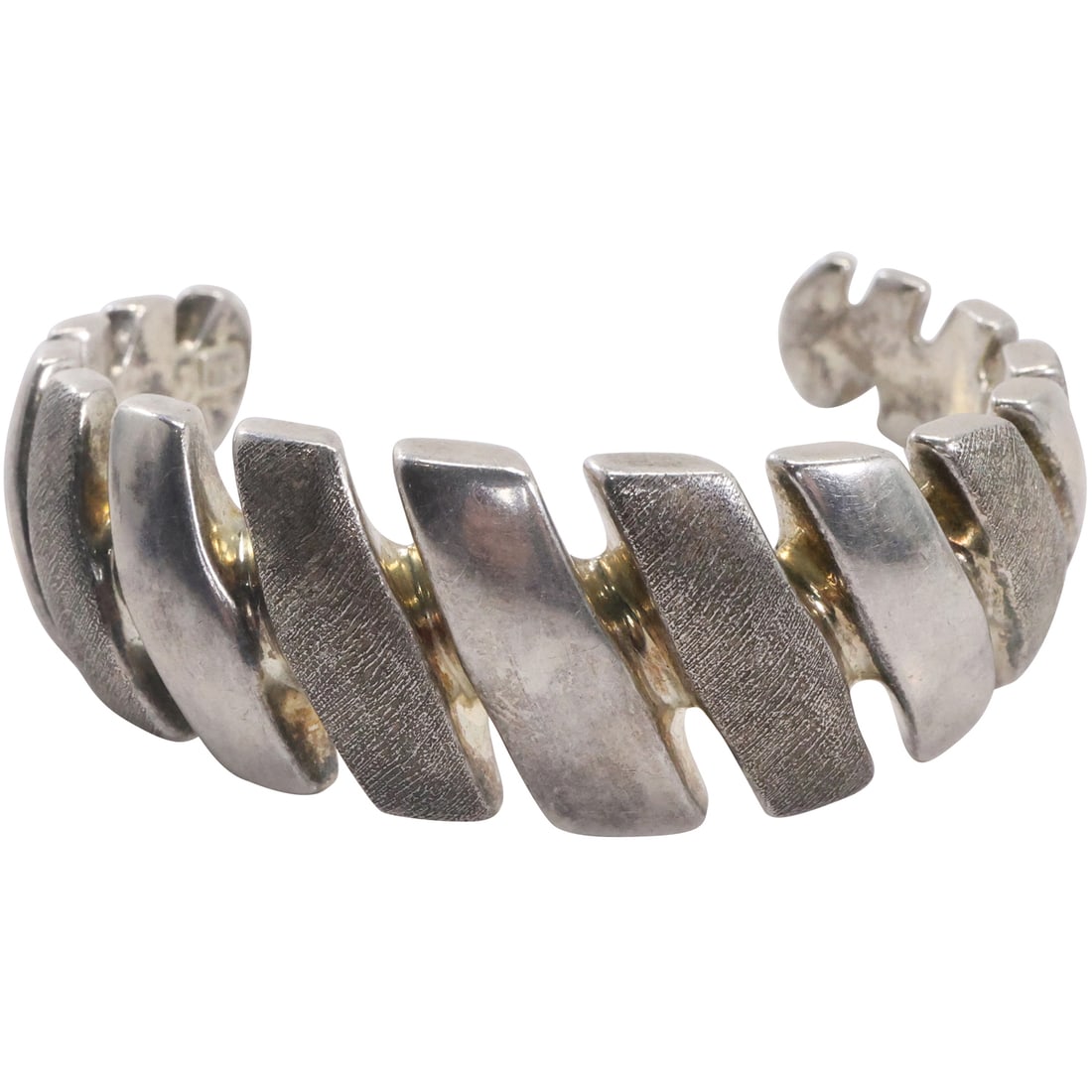 .925 Sterling Silver 27.3 grams Chain Link Design Cuff Bracelet Italy CA, 3 in. x 2 1/4 in. x 1 in. (1 of 12)