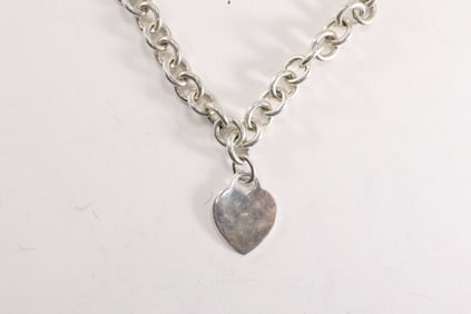 TIFFANY & CO .925 Sterling Silver Heart Pendant Chain Link Necklace with Box & Farbric Pouch