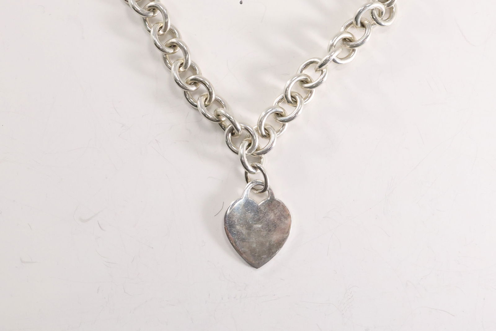TIFFANY & CO .925 Sterling Silver Heart Pendant Chain Link Necklace with Box & Farbric Pouch