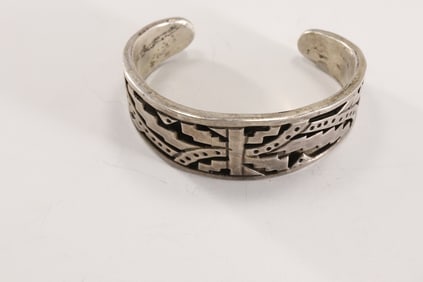 47.8 grams .925 Sterling Silver TC-24 Taxco Mexico Cut-Out Cuff Bracelet 2 3/4 in. x 2 in. x 1 in.