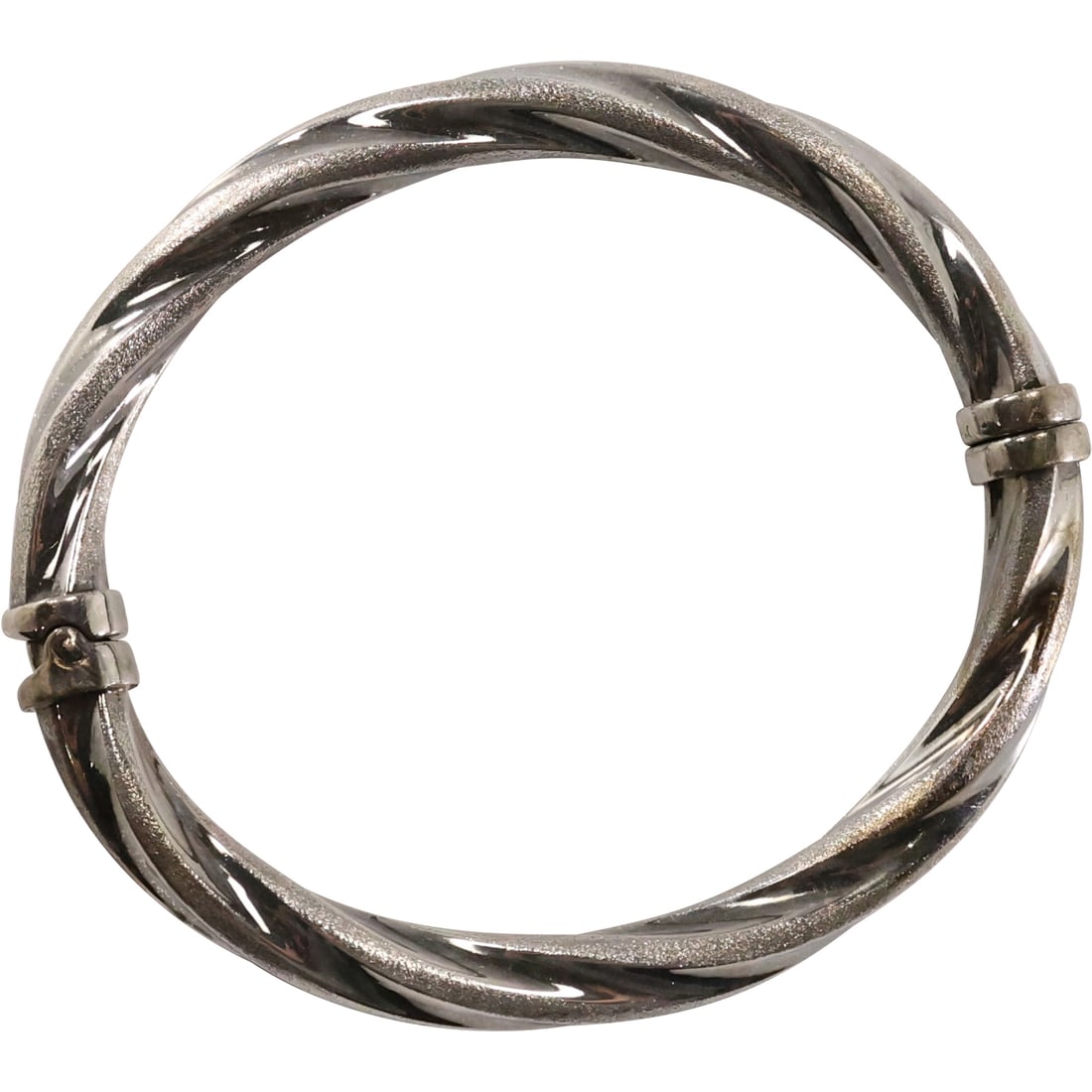 .925 Sterling Silver 23.6 grams Italy Twist Bangle Bracelet 3 1/4 in. x 3 in. x 3/8 in.: .925 Sterling Silver 23.6 grams Italy Twist Bangle Bracelet 3 1/4 in. x 3 in. x 3/8 in.