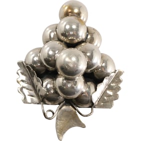 21 grams .925 Sterling Silver Taxco Mexico Grape Cluster Pin 2 1/2 in. x 2 1/4 in.