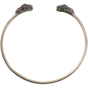 50.4 grams .925 Sterling Silver Lion Ends Hard Collar Necklace 4 3/4 in. x 4 1/2 in. x 1/2 in.
