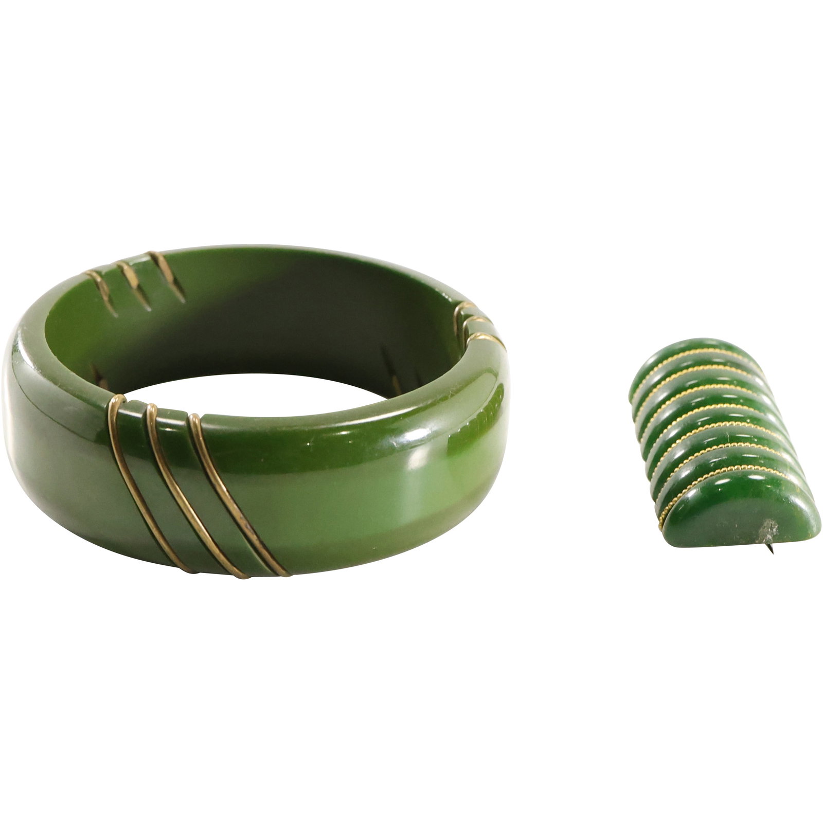 [2] Circa 1930s - 1940s Green Bakelite Bangle Bracelet and Pin both with Brass Accents (1 of 19)