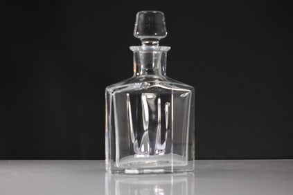 Elegant Cryatal Glass Liquor Decanter with Stopper 10 in. height x 6 in. wide