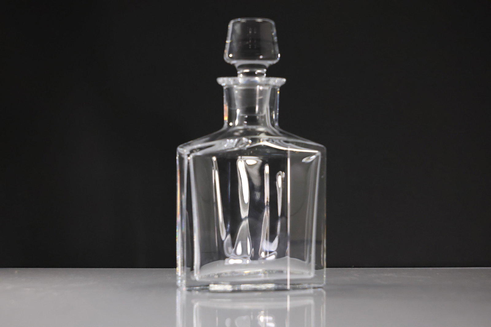 Elegant Cryatal Glass Liquor Decanter with Stopper 10 in. height x 6 in. wide: Elegant Cryatal Glass Liquor Decanter with Stopper 10 in. height x 6 in. wide. size: 10h x 6w