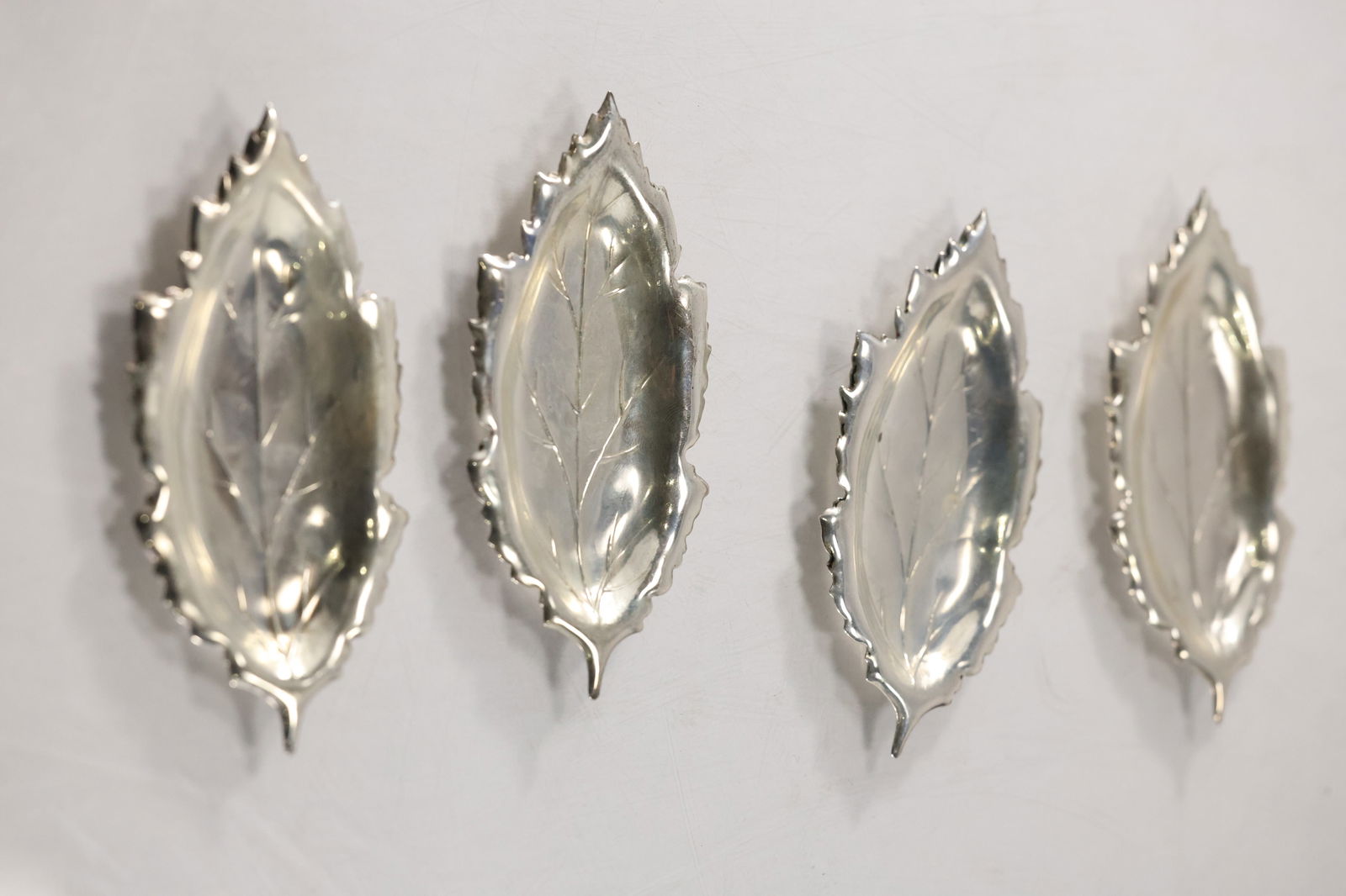 Set 4 Sterling Silver 93.1 grams "Leaves" Small Tray Dishes 6 in. length x 3 in. wide (1 of 19)