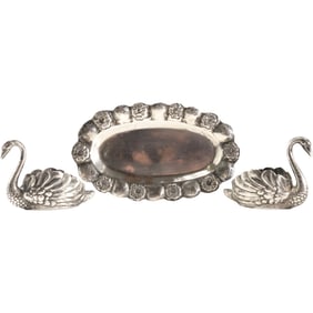 [3] Sterling Silver 48.5 grams: Plata Fin .925 Sterling Tray & 2 Swan Master Salt Covers