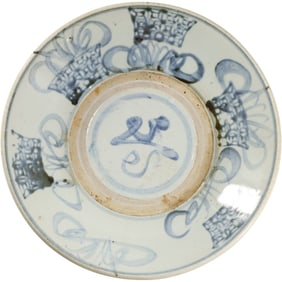Antique Chinese Ming Dynasty Bowl Swatow, Zhangzhou ware, 10.5 in. diameter