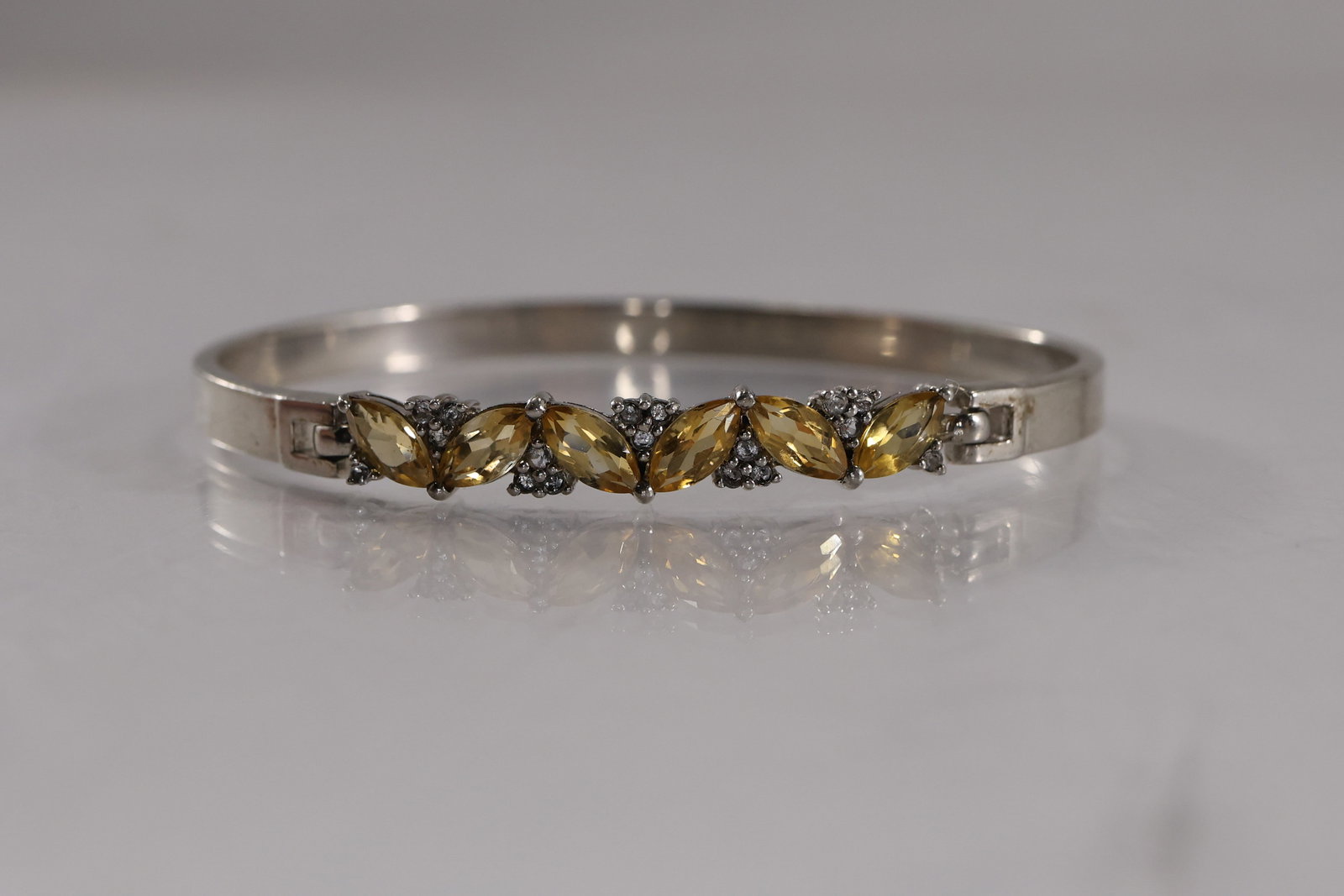 .925 Sterling Silver with Citrine Stones & 1 White Topaz Stone Bangle Bracelet 2 1/2 in. x 2 1/4 in.: .925 Sterling Silver with Citrine Stones & 1 White Topaz Stone Bangle Bracelet 2 1/2 in. x 2 1/4 in. x 1/4 in.