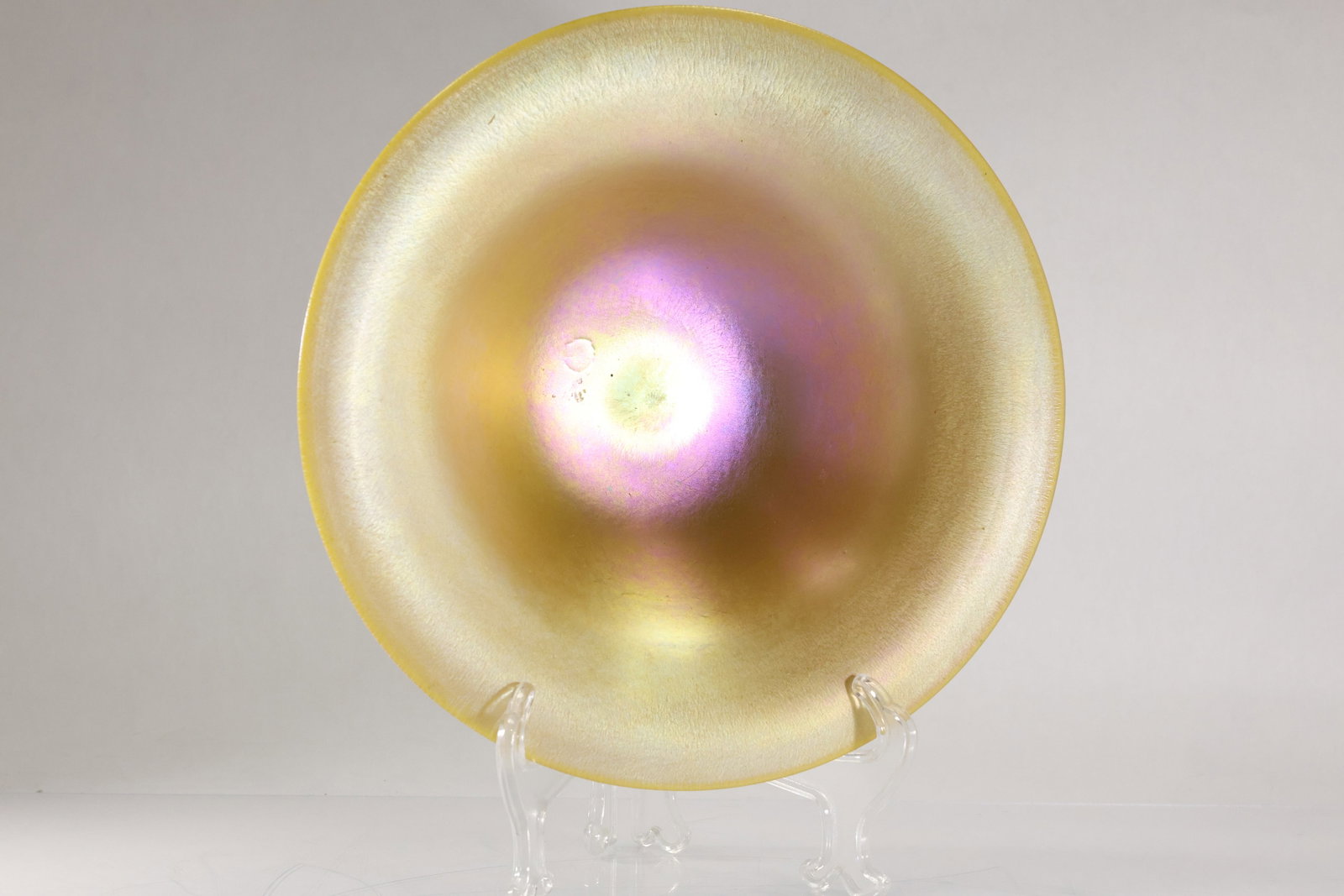 STEUBEN CALCITE AND AURENE ART GLASS BOWL 13 inches diameter: STEUBEN CALCITE AND AURENE ART GLASS BOWL 13 inches diameter. size: 3h x 13w
