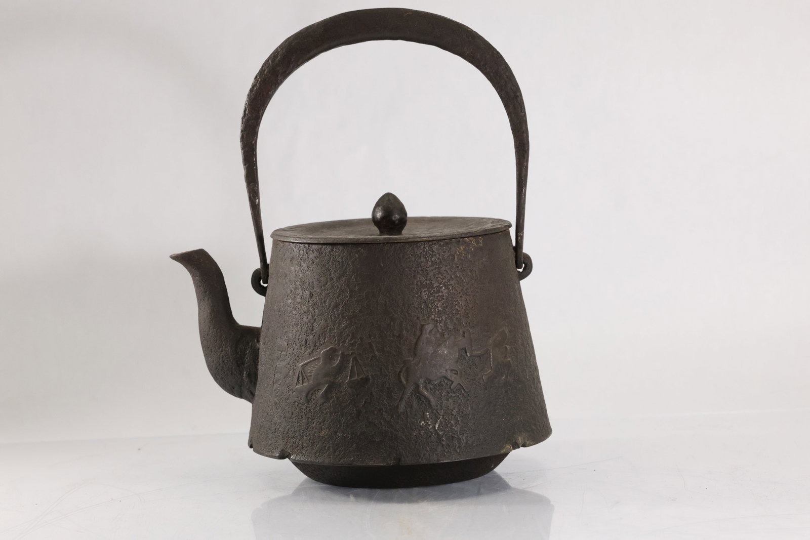 Antique Japanese Iron kettle TETSUBIN Tea Pot with Embossed Figures, Horse: Antique Japanese Iron kettle TETSUBIN Tea Pot with Embossed Figures, Horse. size: 10.5h x 9.5w