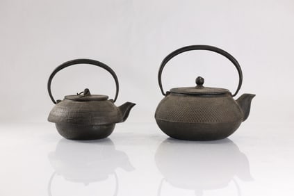 2 Teapots Nanbu Tekki Black Tetsubin Dot Cast Iron Iwachu Vintage Japan