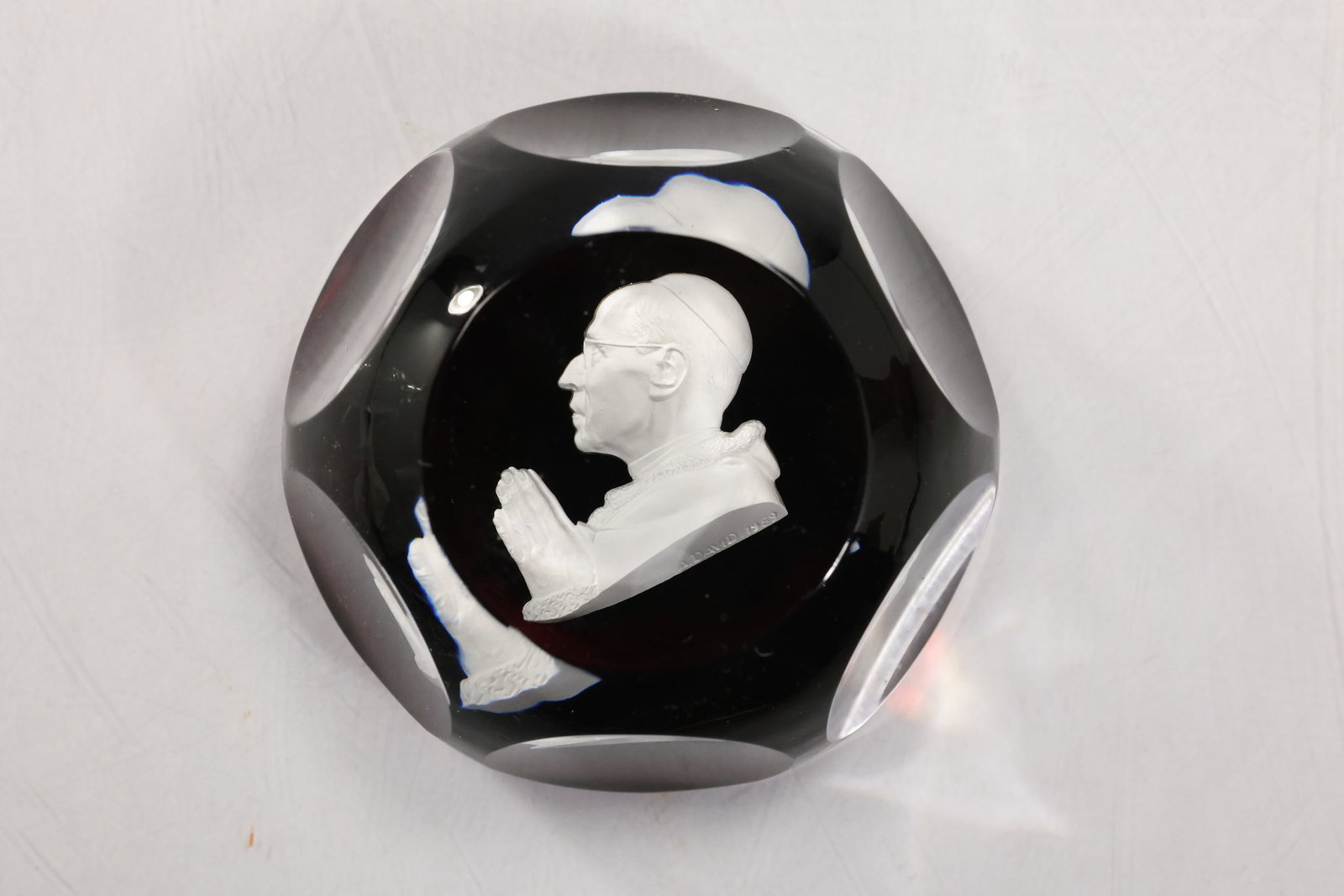 Signed BACCARAT Crystal POPE Sulphide Faceted Paperweight (1 of 13)