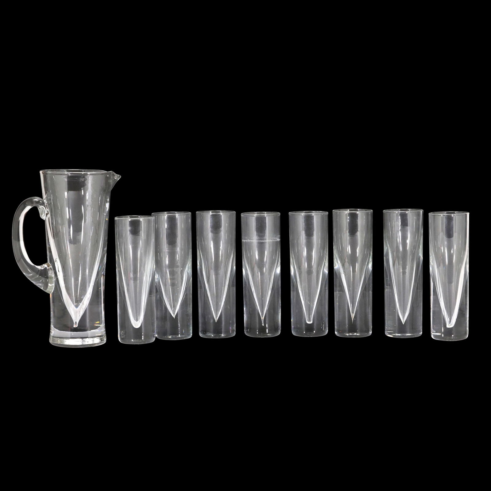 Carlo Moretti Italian "Bullet" Weighted Set 8 Cocktail Glasses, including Matching Pitcher: Carlo Moretti Italian Weighted Set 8 Cocktail Glasses, including Matching Pitcher, "Bullet" barware glasses designed by Carlo Moretti, an Italian glassware company founded in 1958 in Murano, Venice by