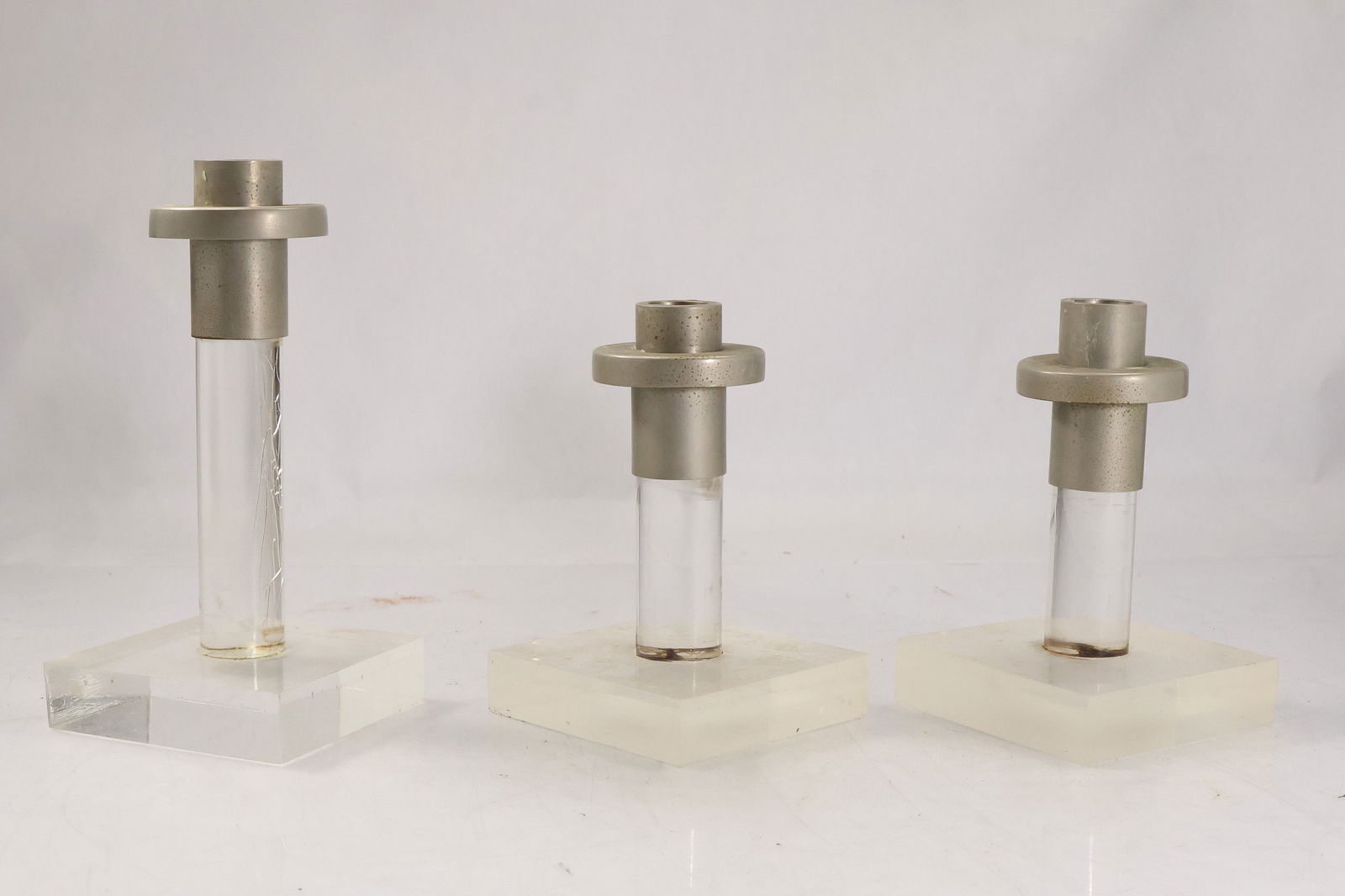 Set of three Dorothy Thorpe Lucite and Metal Candlesticks Minimalist Design (1 of 17)