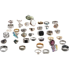 40 Assorted Costume Jewelry Fashion Rings - Nice Selection - See Pictures