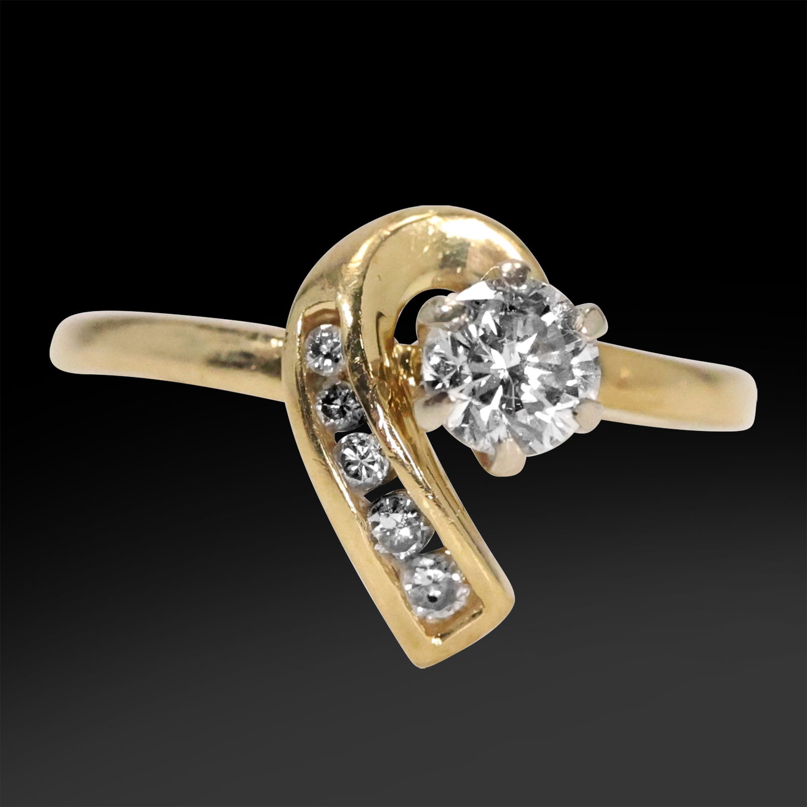 14K Gold Diamond Engagement Ring Size 7, approx. .30 Diamond center & 5 graduated Diamonds: 14K Gold Diamond Engagement Ring Size 7, approx. .30 Diamond center & 5 graduated Diamonds. weighs 2.2 dwt