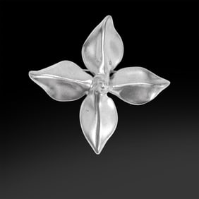 Vintage TIFFANY & CO .925 Sterling Silver Poinsettia Brooch Pin 1 3/8 in. diameter with Box, Pouch