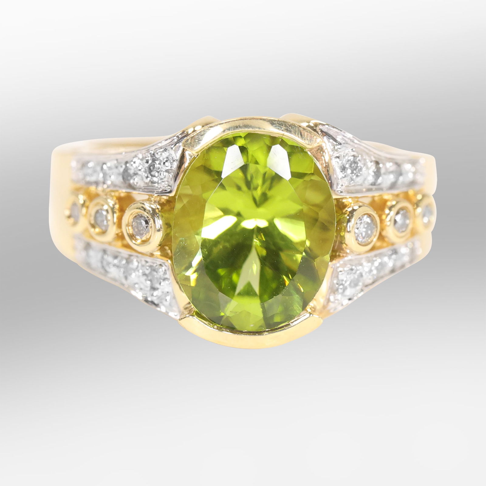 Stunning 18K Gold Peridot approx 3-3 1/2 cts.with 22 Diamonds Ring Size 8, 4.86 dwt. (1 of 15)