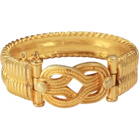 USA Gold Tone Bracelet with Pin Clasp 2 3/4 in. x 2 1/2 in. x 1 in.