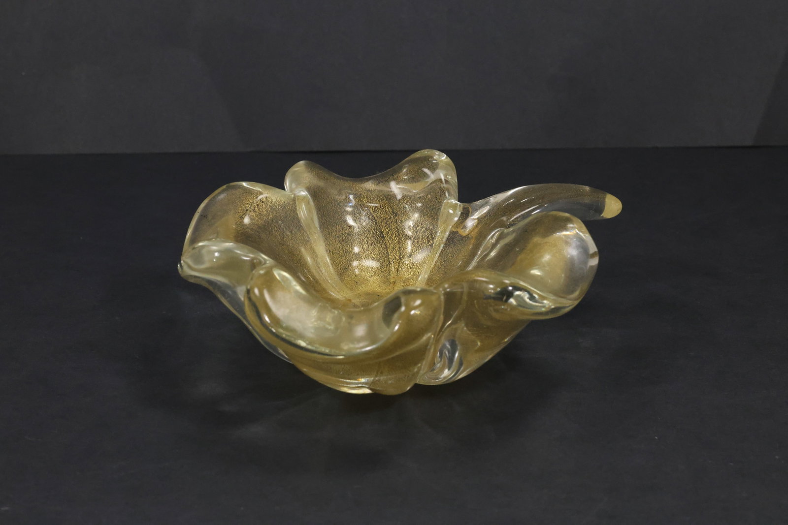 Vintage Gold Flecks Murano Italian Art Glass Leaf Bowl, 8 in. wide: Vintage Gold Flecks Murano Italian Art Glass Leaf Bowl, 8 in. wide. size: 2.5h 8w