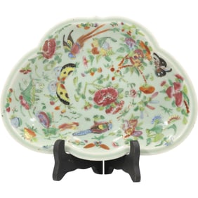 19th C. Antique Chinese Porcelain Shrimp Bowl or Leaf-Shaped Dish, 10.5 inches