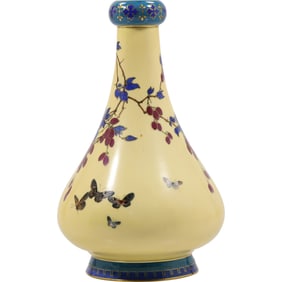 hand-painted Chinese porcelain vase, early 20th century, adorned with flower and Butterfly Motif