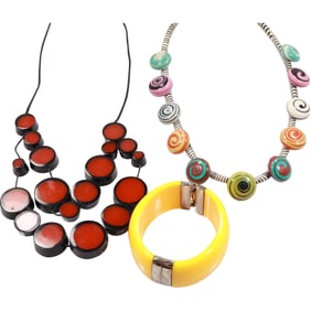 [3] Red and Black Disc Graduated Sizes Necklace 30 in. x 1 in. to 1/4 in.; Handmade Striped