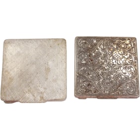 131.6 grams [2] 800 Victorian Engraved Compact 2.5 in. x 2.5 in. ; Italy 800 Victorian Pixelated
