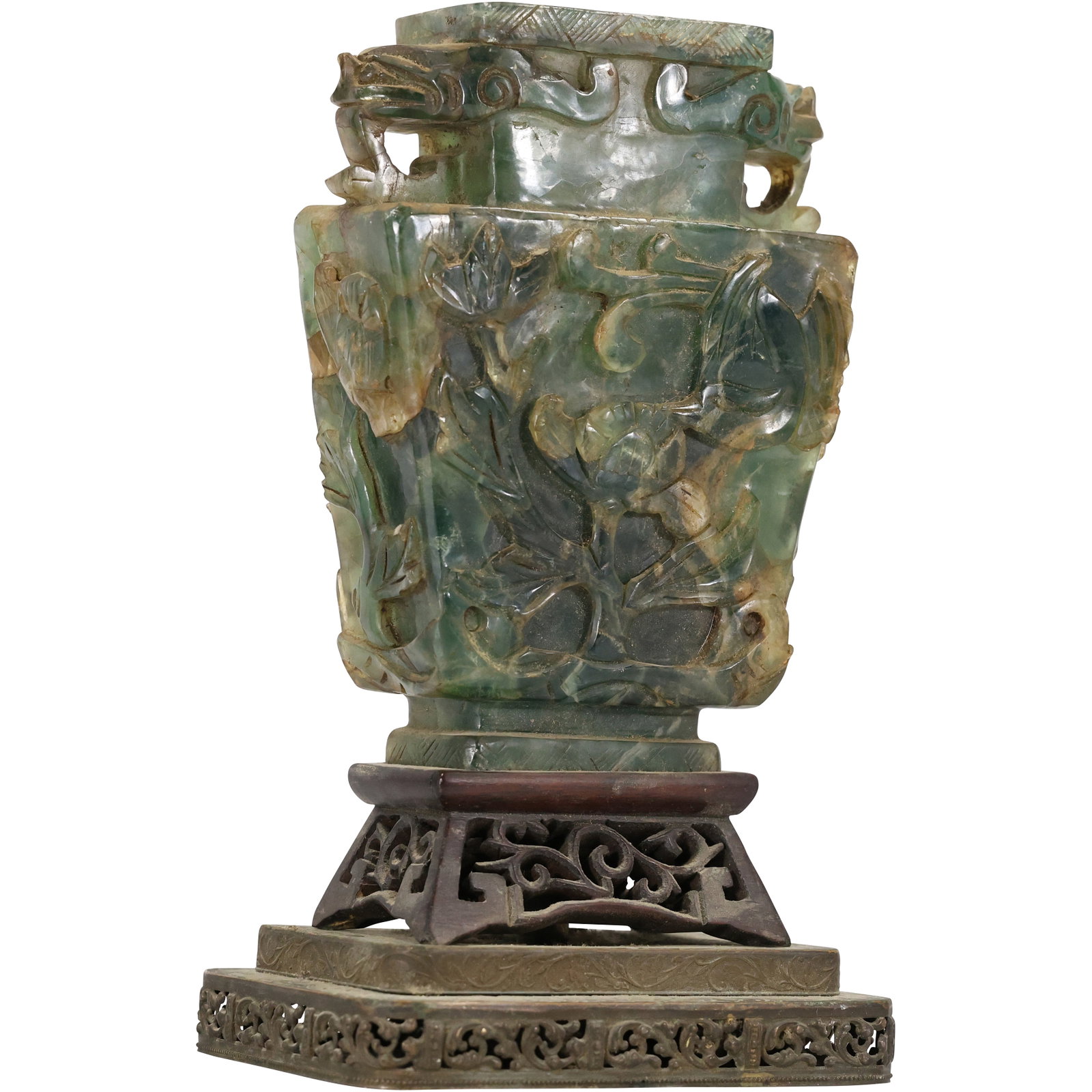 Chinese carved fluorite vase, likely dating from the Qing Dynasty or early 20th century.: Chinese carved fluorite vase, likely dating from the Qing Dynasty or early 20th century. Material: It is carved from translucent green fluorite, a mineral with natural striations and variations in col