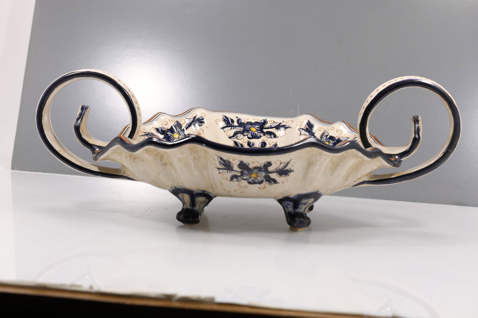 Vintage Marcucci Duerta Italian Ceramic Footed Center Bowl with Handles 12 inches length: Vintage Marcucci Duerta Italian Ceramic Footed Center Bowl with Handles 12 inches length. size: 7h 12w S:C