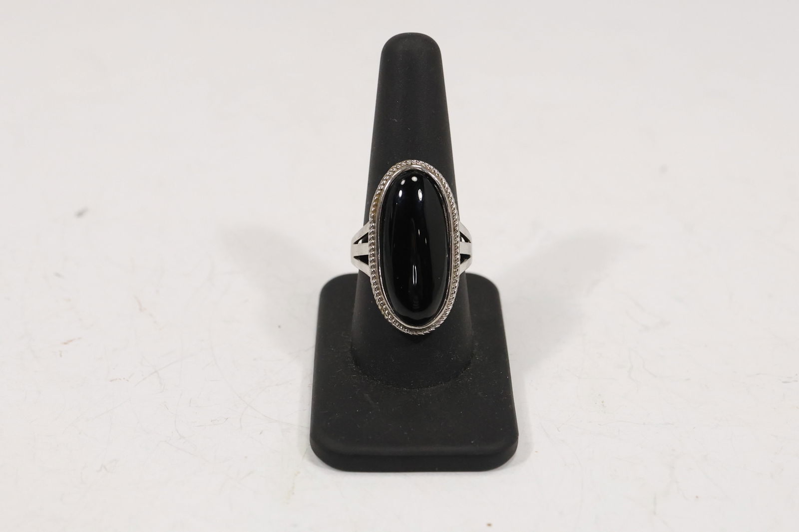 Marked Seta .925 Sterling Silver Oval Black Onyx Ring Size 9 with Roping Design Around Stone (1 of 11)