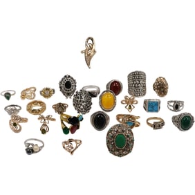 27 Assorted Costume Jewely Fashion Rings - Nice Selection - See Pictures