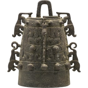 Chinese bronze bell, likely a niuzhong or a yongzhong from the Eastern Zhou dynasty (770–256 BCE).