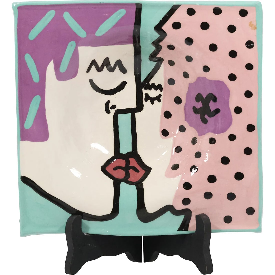 Signed Jerilynn Babroff Ceramic Pop Art Cabinet Plate Whimsical Kissing Faces, 8.5 in. x 9 in.: " This item requires an appointment scheduled via email (donny@donnymaloneauctions.com) at least 24 hours before pick-up. Signed Jerilynn Babroff Ceramic Pop Art Cabinet Plate Whimsical Kissing Faces,