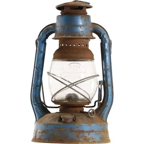 Vintage DIETZ Metal Frame Kerosene Barn Lantern, Glsass Shade. 12 inches height