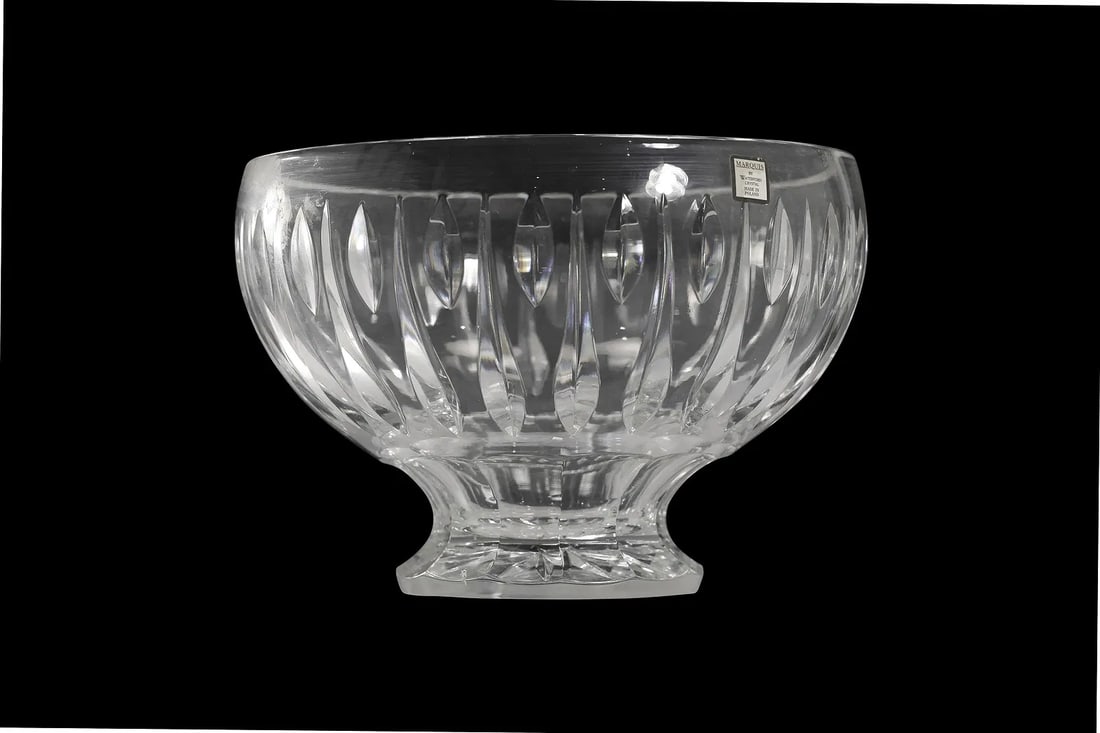 Marquis by Waterford "SHERIDAN" Crystal Footed Bowl 6.75 in. height x 9.5 in. wide: " This item requires an appointment scheduled via email (donny@donnymaloneauctions.com) at least 24 hours before pick-up. Marquis by Waterford ""SHERIDAN"" Crystal Footed Bowl 6.75 in. height x 9.5 in