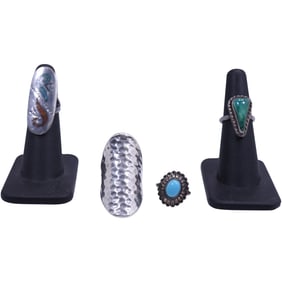 [4] Sterling Silver and Turquoise Ring Size 5.5, 3/4 in. ; Sterling .925 Feather Design Around Turqu