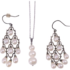 CP .925 Sterling 3 Graduated Freshwater Cultured Pearls Pendant Necklace on ,925 18 in. Chain;