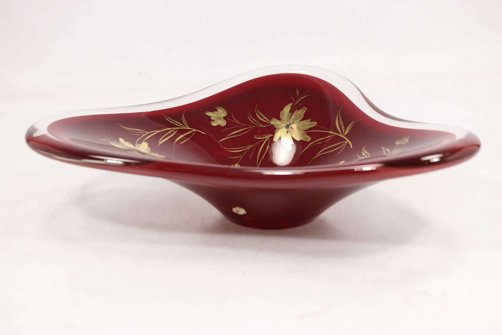 Vintage Red Glass Bowl Gold Gilt Floral Design Mid Century Console Dish: Vintage Red Glass Bowl Gold Gilt Floral Design Mid Century Console Dish size: 3.5h 14.5w 9w S:B** Important Auction information:**** All lot descriptions in this auction were generated using artificia