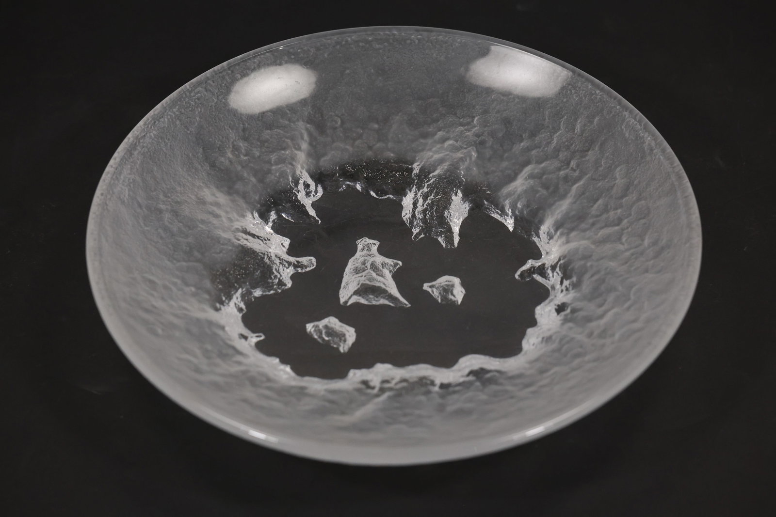 Hoya Crystal Snow Ice Lake Art Glass Bowl: Hoya Crystal Snow Ice Lake Art Glass Bowl size: 2.5h 11.75w S:B** Important Auction information:**** All lot descriptions in this auction were generated using artificial intelligence piloting innovati