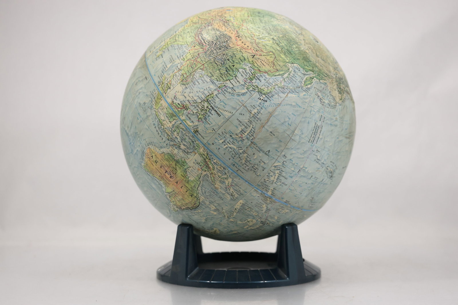 Replogle Land and Sea 12 Inch Raised Relief Table Globe (1 of 17)