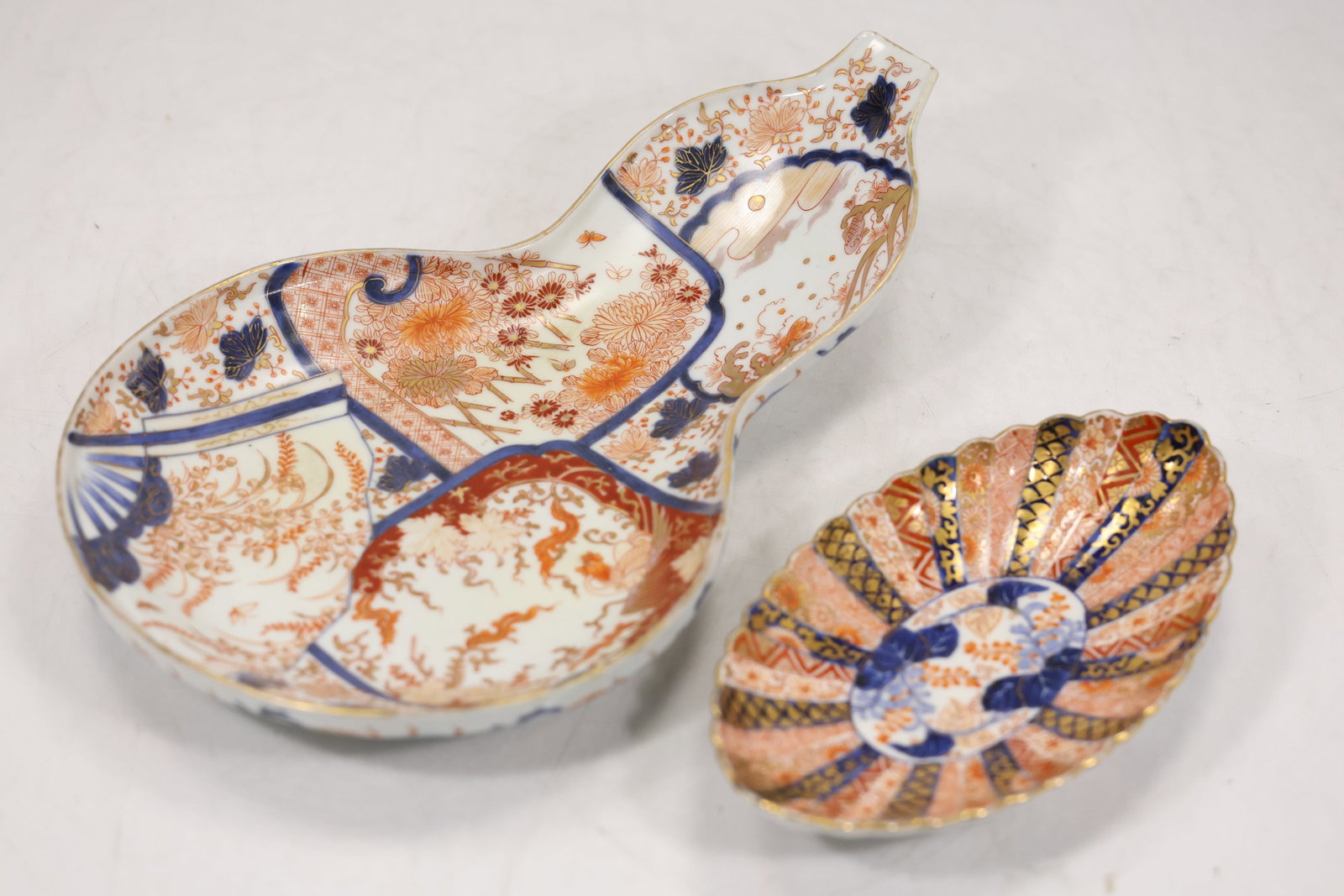 Two Japanese Imari Porcelain Dishes (1 of 11)