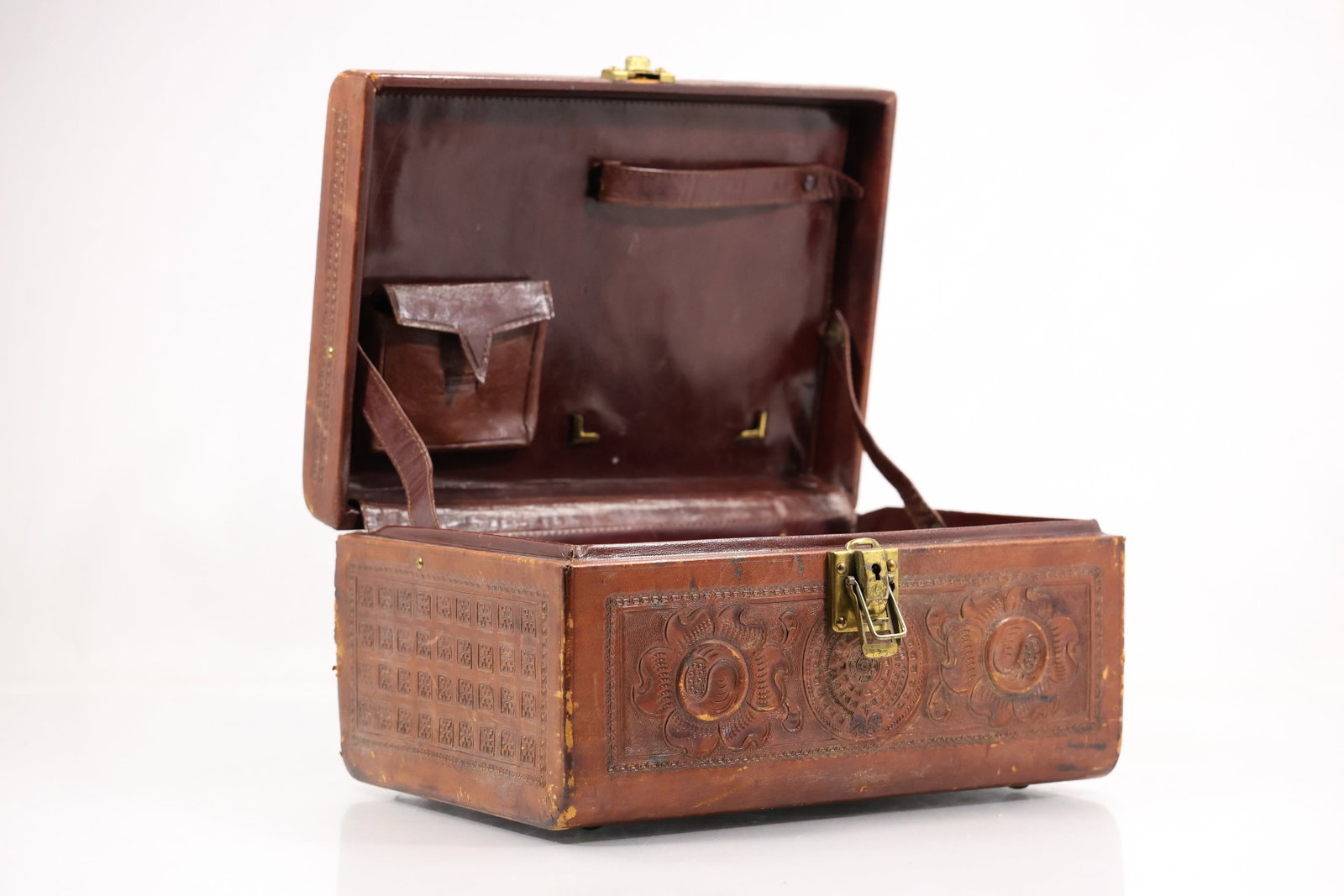Tooled Leather Fitted Travel Vanity Case with Floral Decoration (1 of 14)
