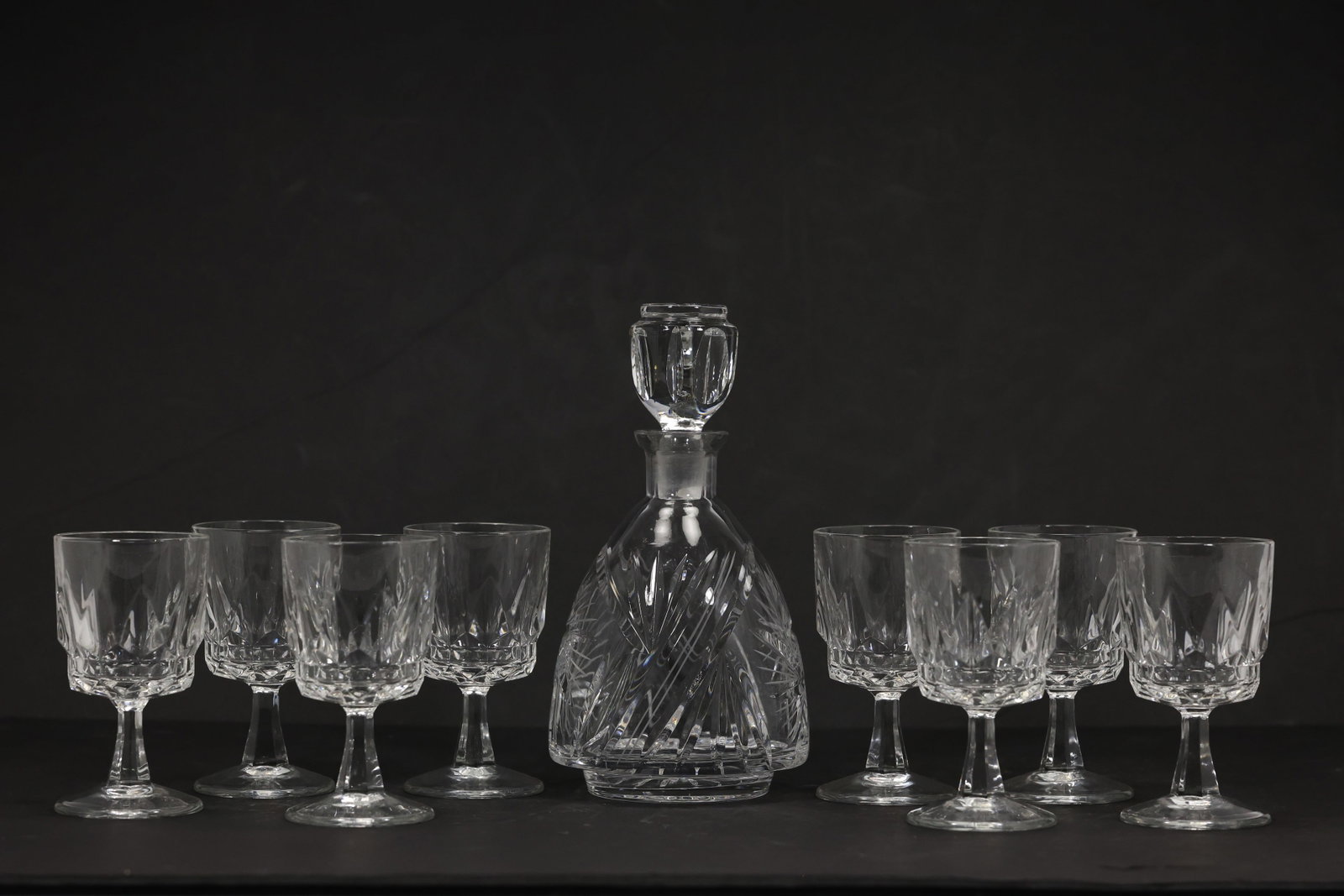 Cristal d Arques Longchamp Crystal Decanter and Eight Goblets (1 of 15)